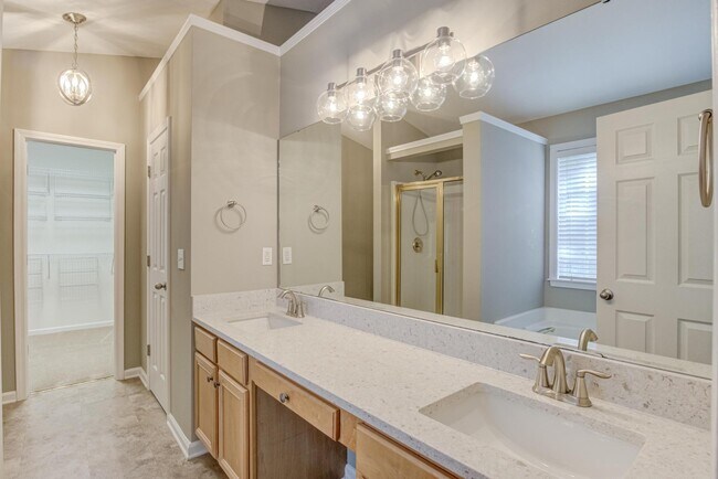 Building Photo - 1007 Brickstone Dr