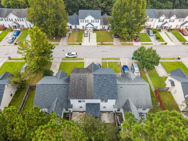 Building Photo - Welcome to Hunters Creek!