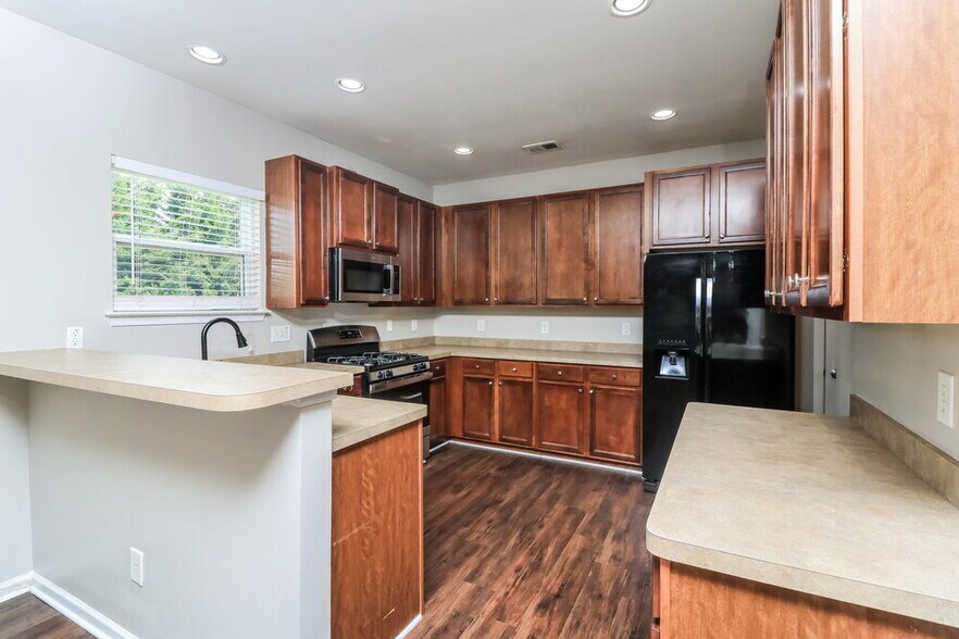Building Photo - 1647 Bradmere Ln