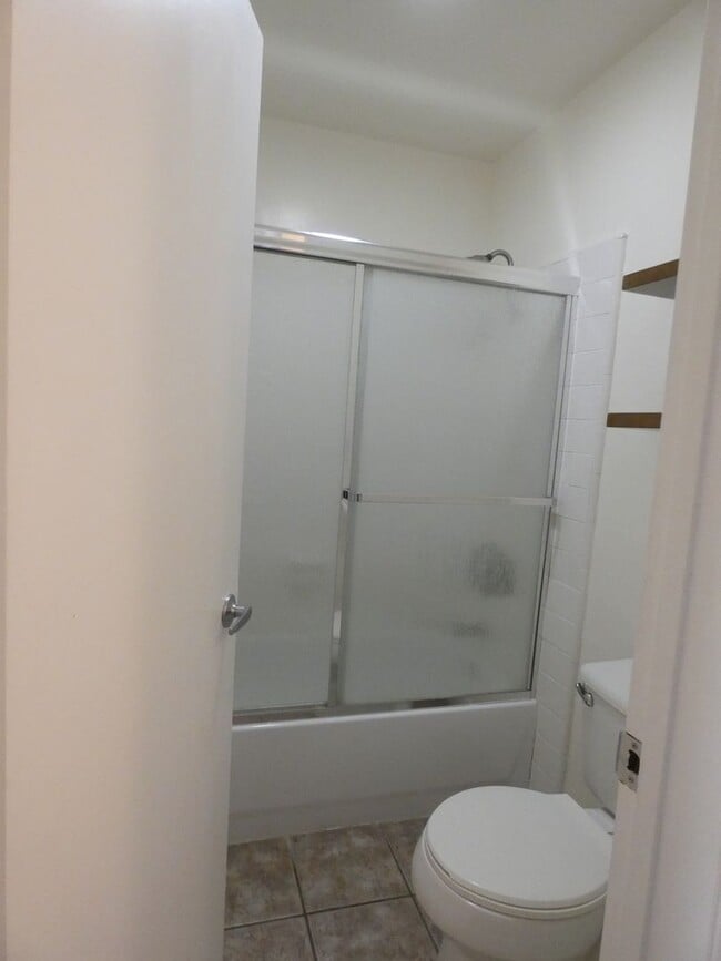 Building Photo - *Available NOW  in La Habra!*