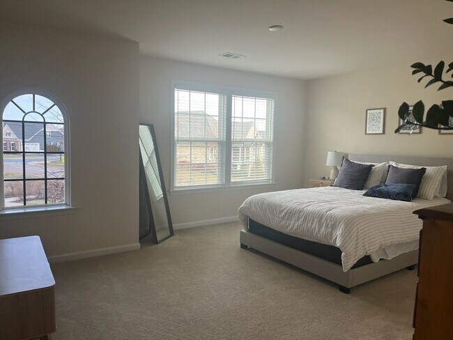 Building Photo - Beautiful 4 Bedroom Home in Spring Creek – Available June 1 – $2,995/mo