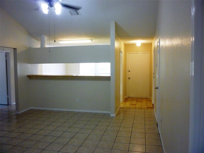 Building Photo - 7207 Grackle Dr