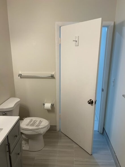 Building Photo - 2217 SE 4th St