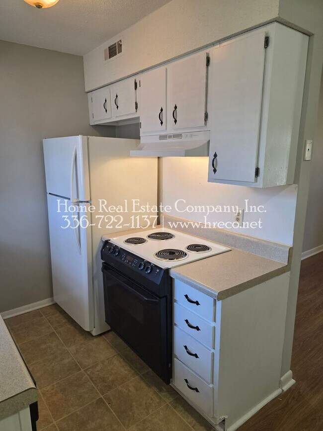 Building Photo - 3465 Valley Rd