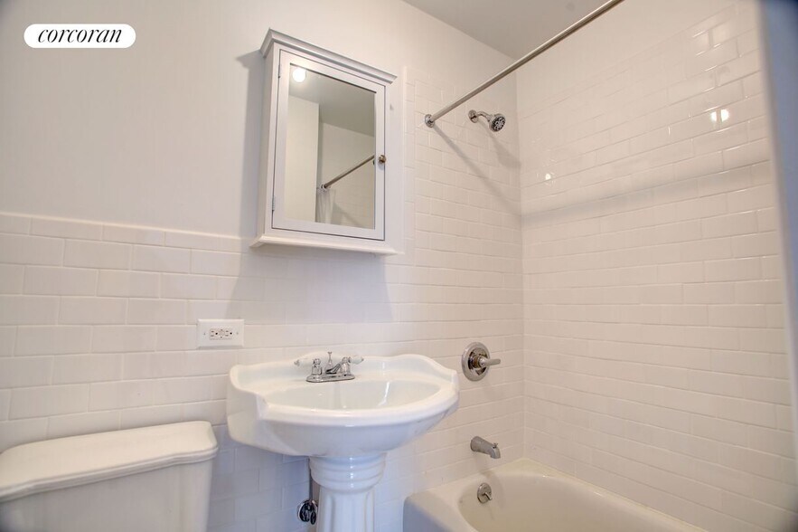 Building Photo - 304 W 30th St