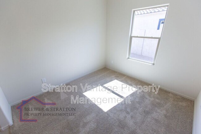 Building Photo - 18473 N Lakeside Dr