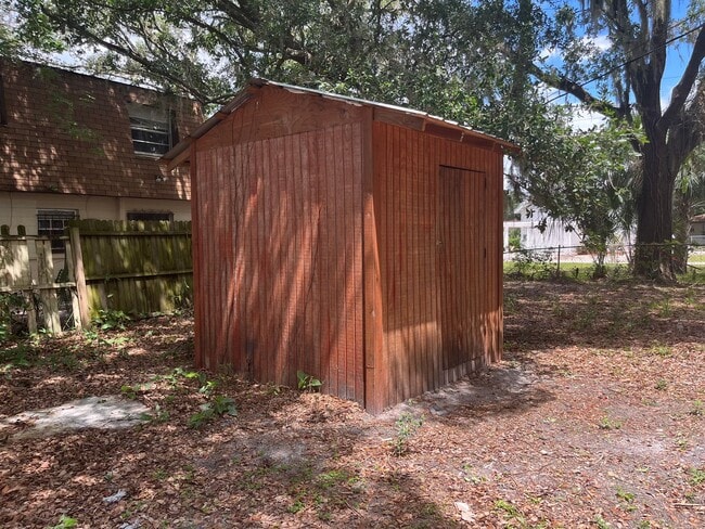 Building Photo - NICE 3BR/1BA Home With Large Yard, Covered...