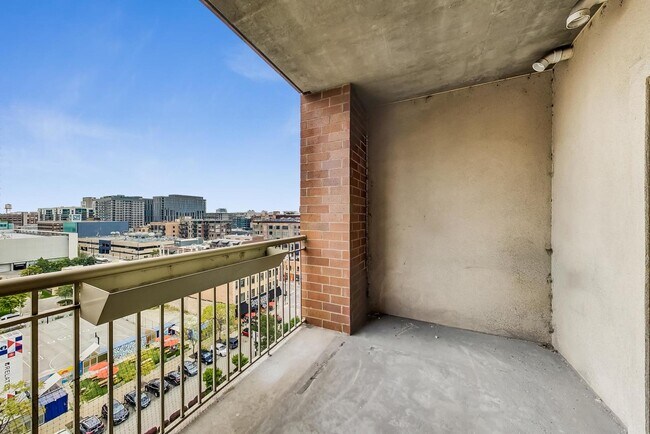 Building Photo - 720 W Randolph St