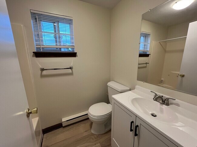 Building Photo - 53 Fairfield Park