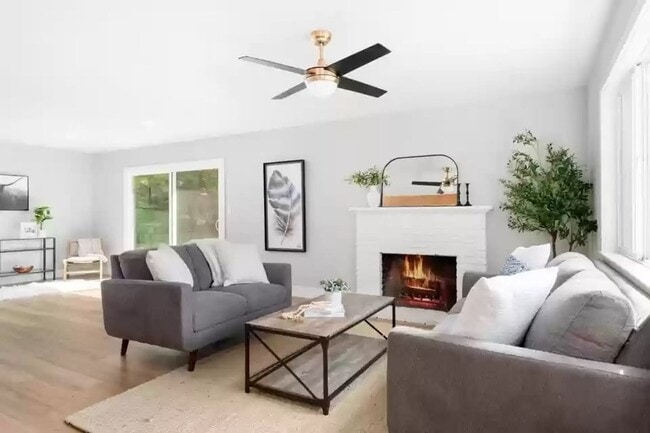 Building Photo - Amazing single level home in Lake of the P...