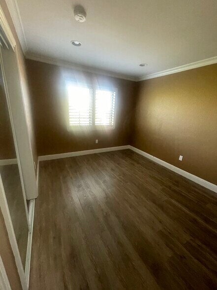 Building Photo - 515 W Gardena Blvd