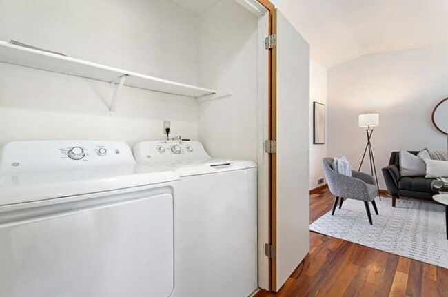 Building Photo - Beautiful Renovated Home in Excellent School District, Sammamish!