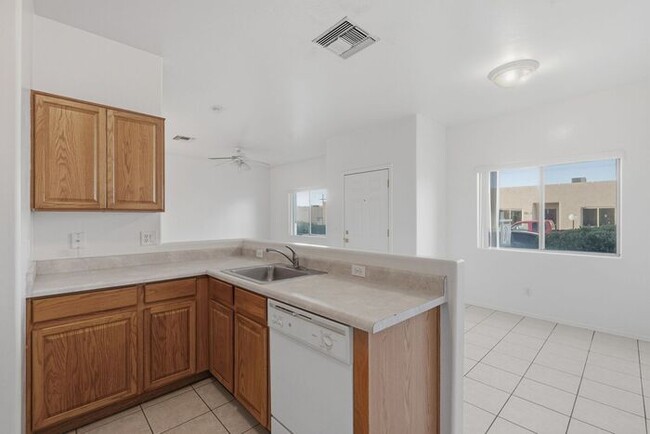 Building Photo - Pending/ Rented - Comfortable Eastside Liv...