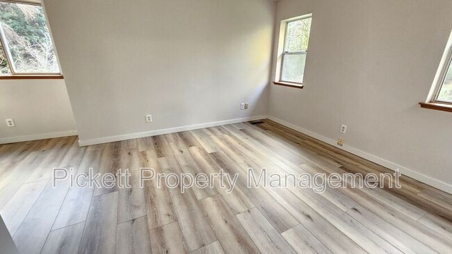 Building Photo - 4755 NW Hosman Cir