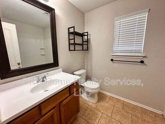 Building Photo - 4501 SE 78th St