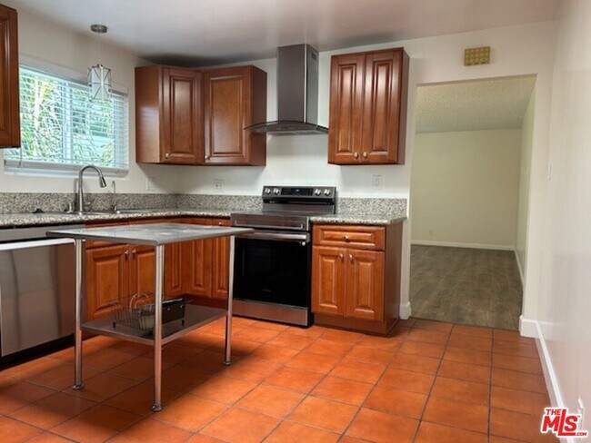 Building Photo - 36 Brooks Ave