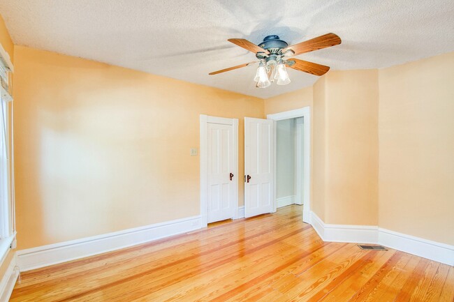 Building Photo - Charming 4BD Victorian near Downtown Color...
