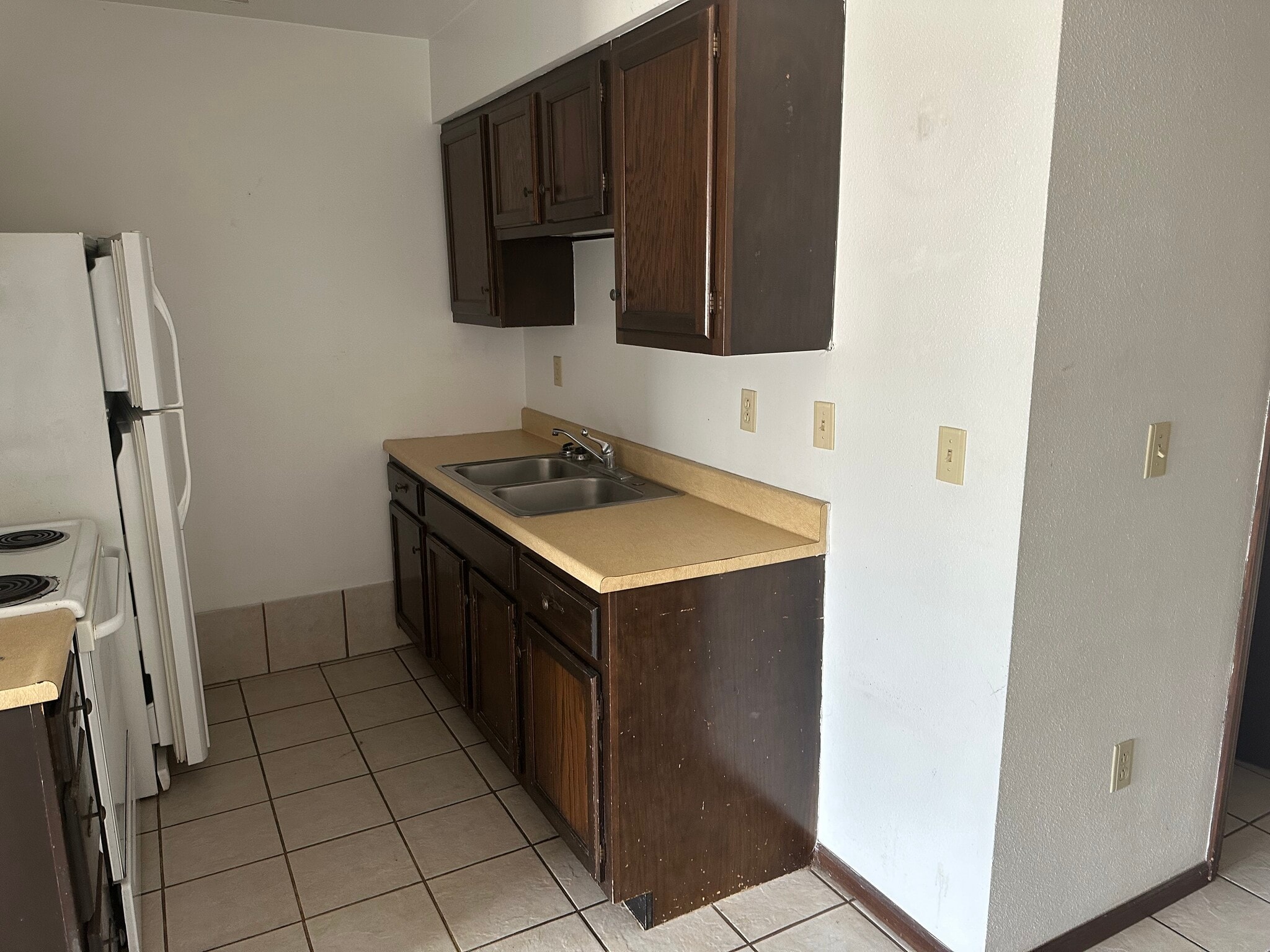 Building Photo - 1003 Lakeshore Dr