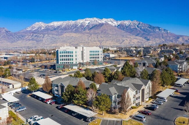 Building Photo - Beautiful 2 Bedroom Condo in North Orem