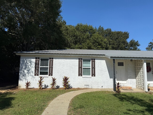 Primary Photo - 107 E Hamm Ave