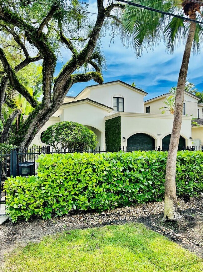 Building Photo - 1668 Micanopy Ave