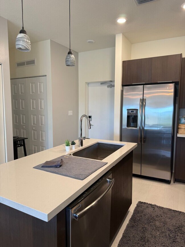 Building Photo - Premium Lake-View URBANA Residence Steps from Downtown Doral