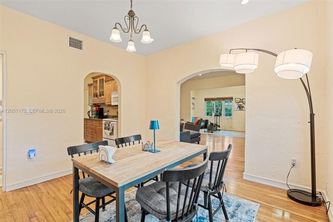 Building Photo - 46 Montilla Ave