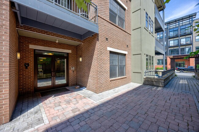 Building Photo - 30 Whistler Ct