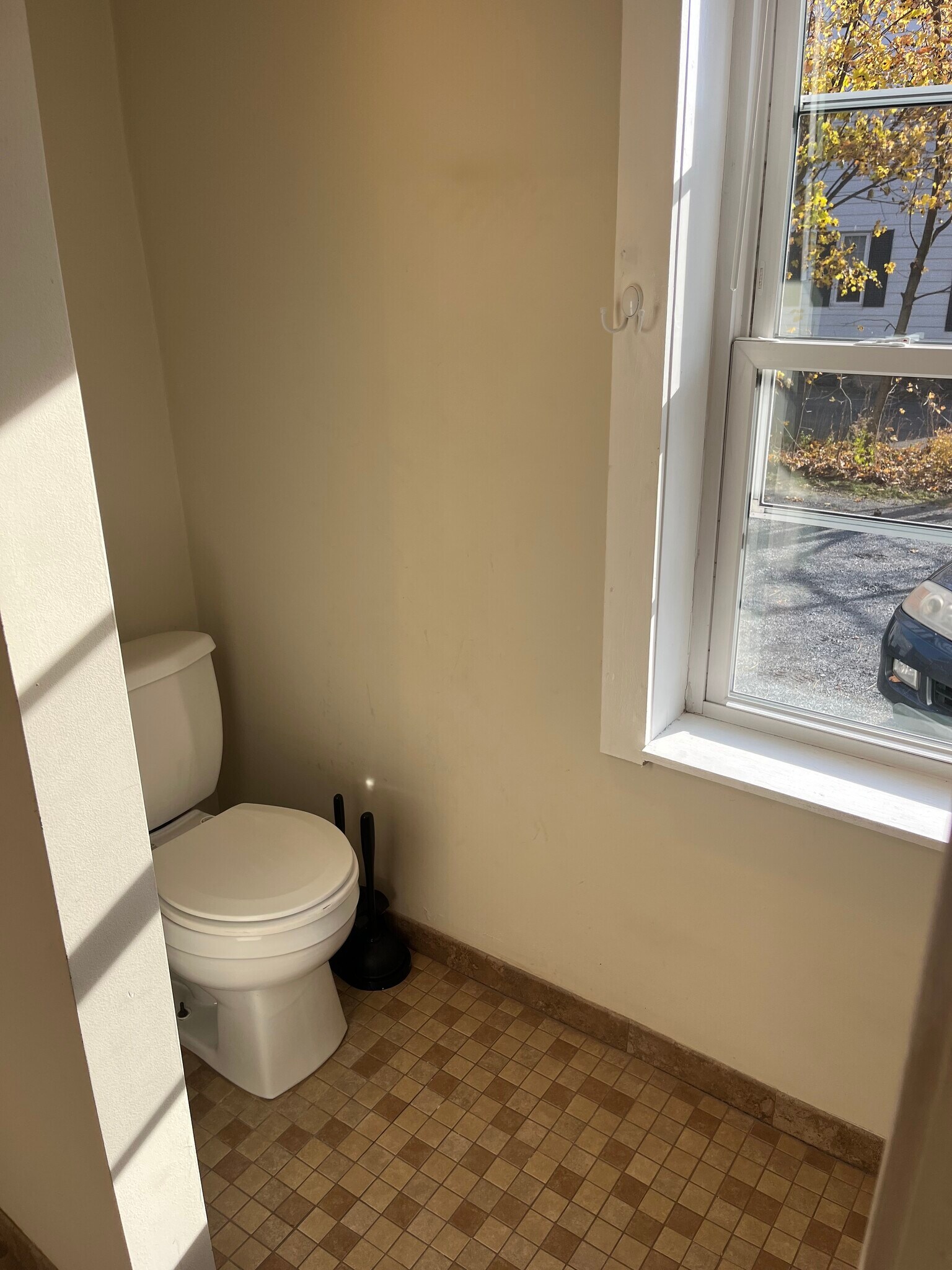 Building Photo - 15 Locust St