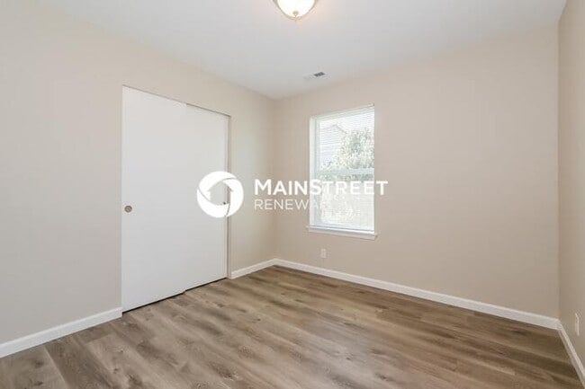 Building Photo - 3 Bedroom Pet-Friendly Home in Graham, WA with Main Street Renewal