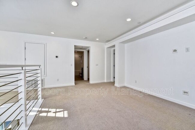 Building Photo - 8332 Ridge Ct