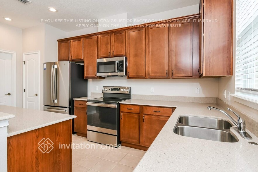 Building Photo - 12983 Calderdale Ave