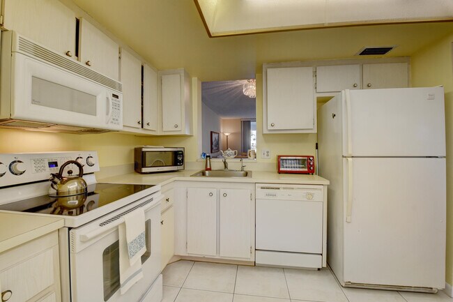 Building Photo - 25 Abbey Ln