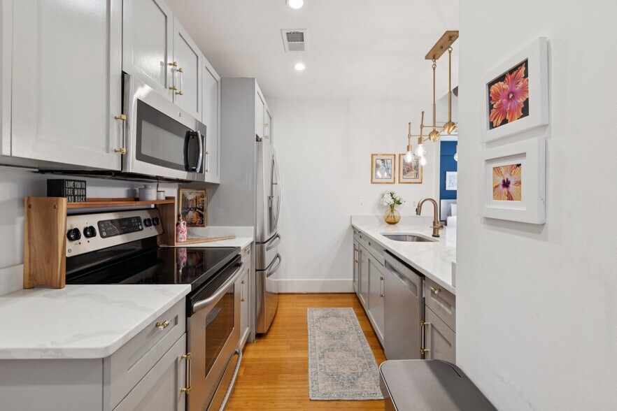 Kitchen - 1440 Church St NW