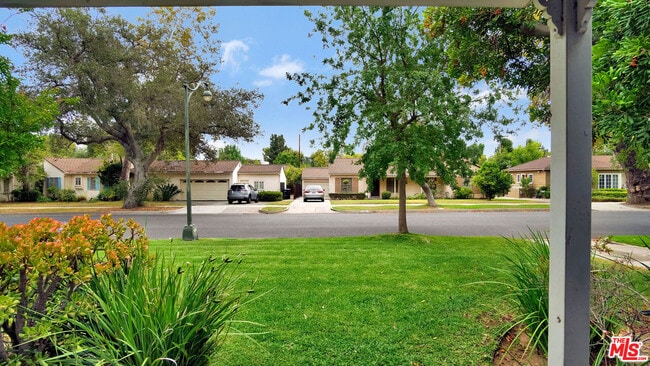 Building Photo - 2545 Sycamore Dr