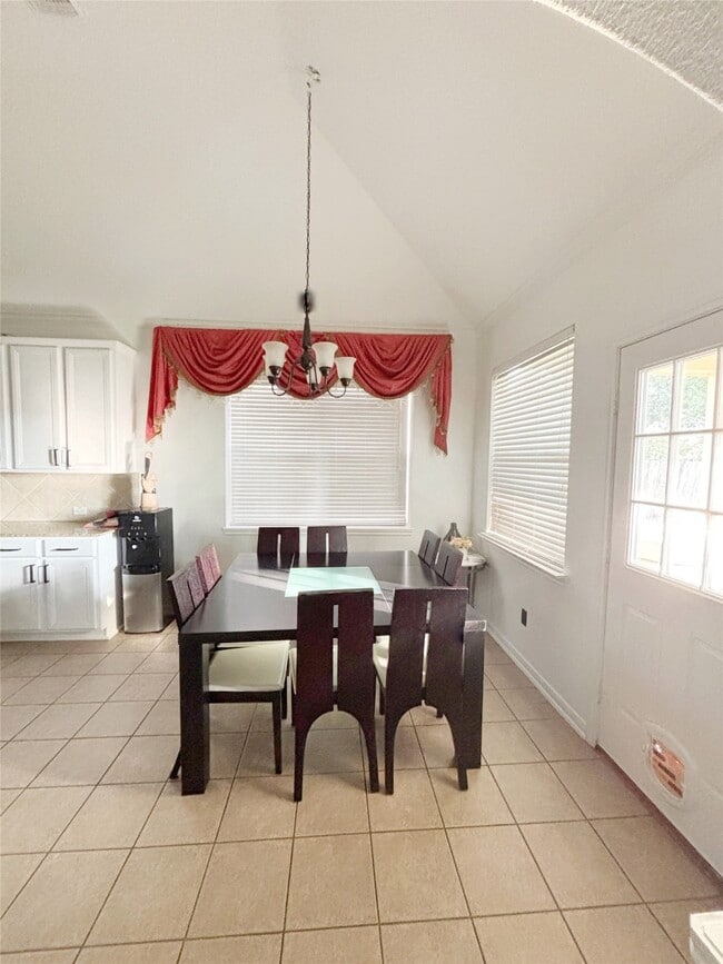 Building Photo - 9614 Pine Bank Ct