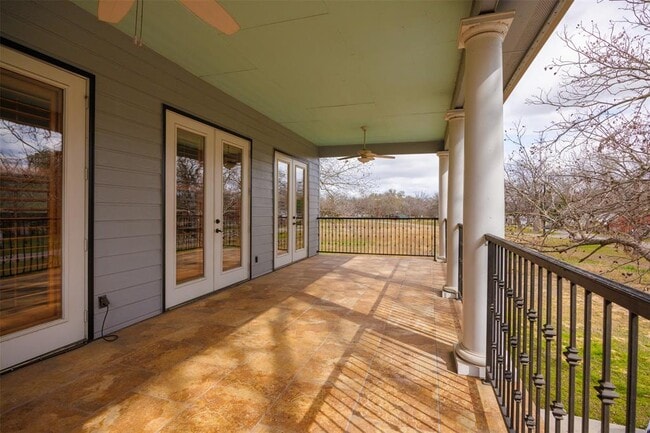 Building Photo - 322 Lake Placid Dr