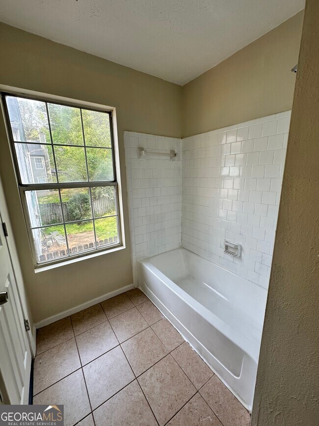 Building Photo - 1011 Hampton Hill Ct