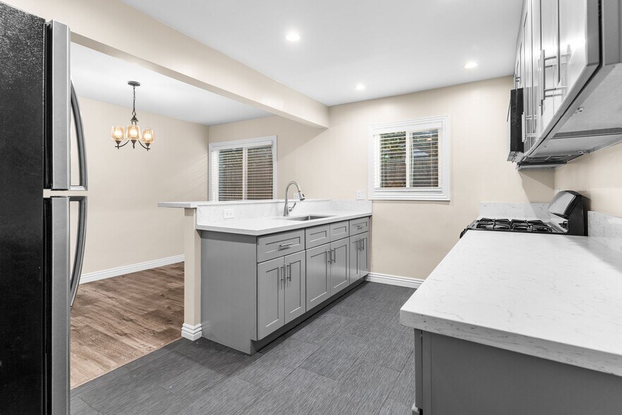 Building Photo - 1831 Lime Ave