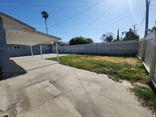 Building Photo - 3 Bedroom 2 Bath house