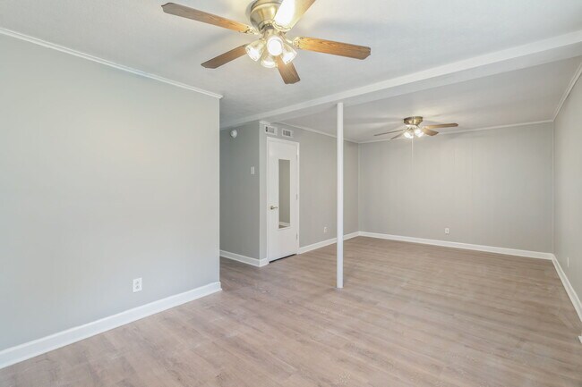 Building Photo - 5201 Aubrey Ln