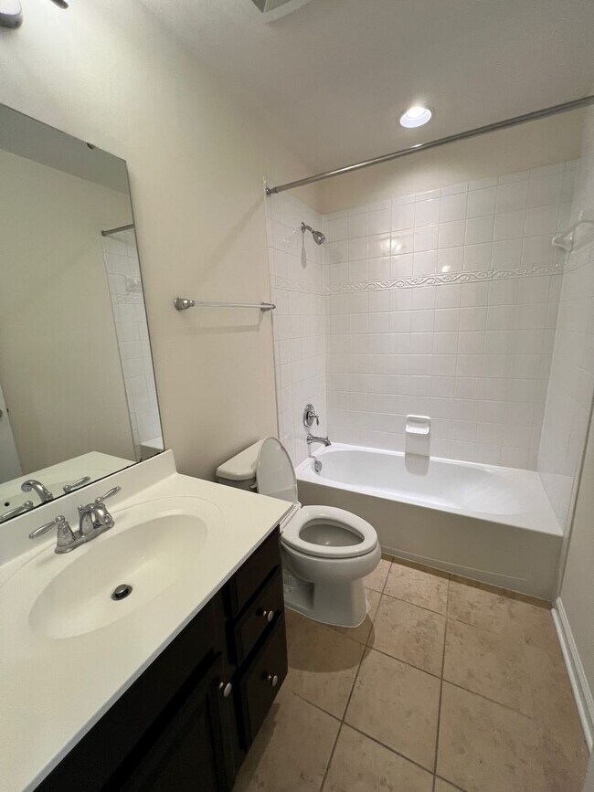 Building Photo - 2012 Elm Tree Ct