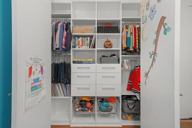 Building Photo - 128 S Aberdeen St