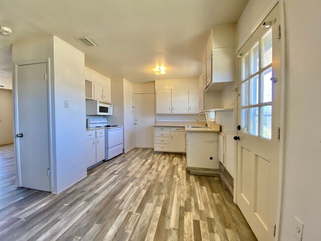 Building Photo - Pre lease option - available 6/10/2026