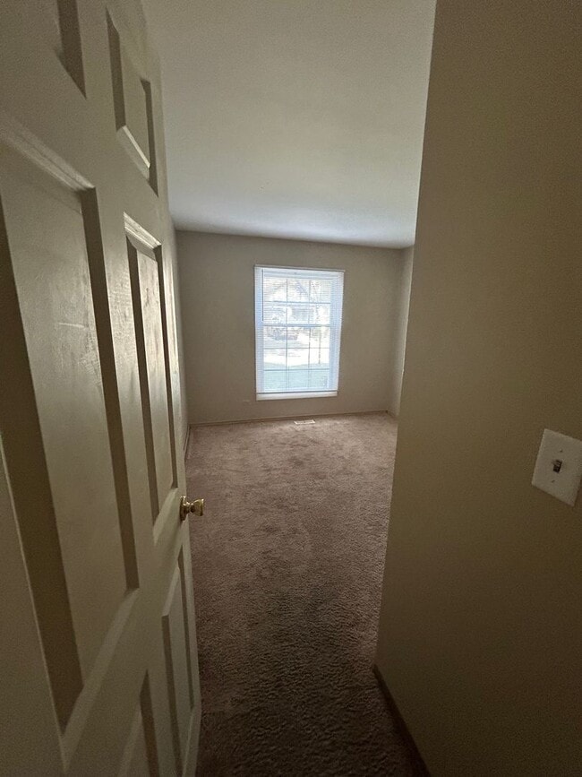 Building Photo - Willowbend 2BR 2BA, 1CGar