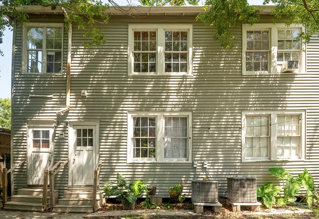 Building Photo - 2015 S Rendon St