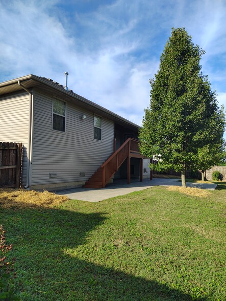 Building Photo - 721 Becky St