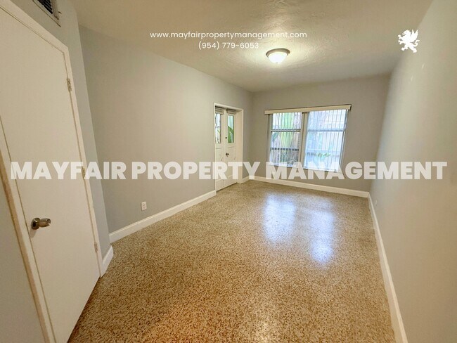 Building Photo - 1621 NE 5th Ct