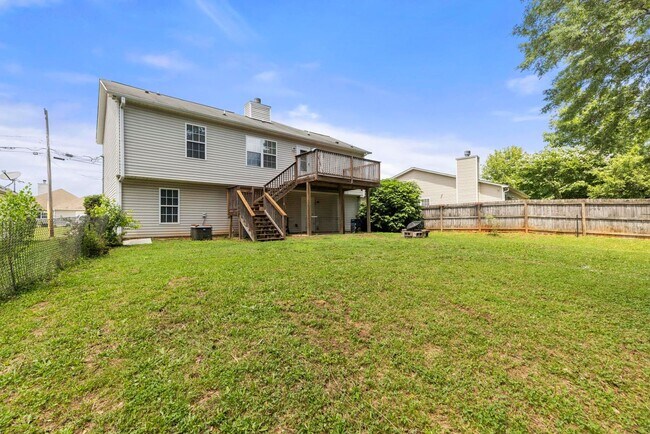 Building Photo - 5 Bedroom House in Auburn - Up to 5 unrela...