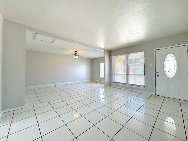 Building Photo - Northeast El Paso 3 Bed Refrig A/C!